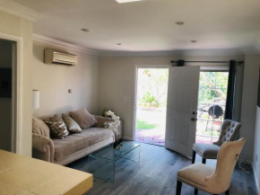COZY 2 BEDROOM GUESTHOUSE IN BEVERLY HILLS